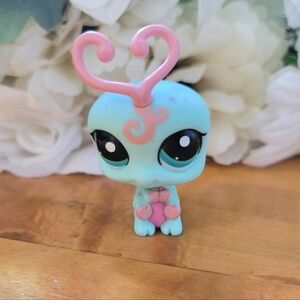 Littlest Pet Shop LPS #1727 Love Bug Blue Aqua Pink Blue Eyes 2008 Hasbro